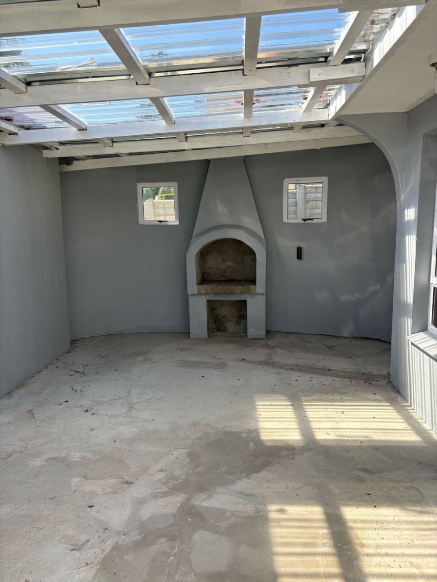 5 Bedroom Property for Sale in Beacon Bay North Eastern Cape